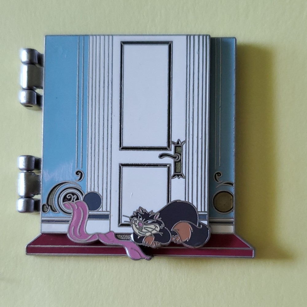 Disney Pin Trading 2018 Trick or Treat Cinderella Hinged Pin LE 4000