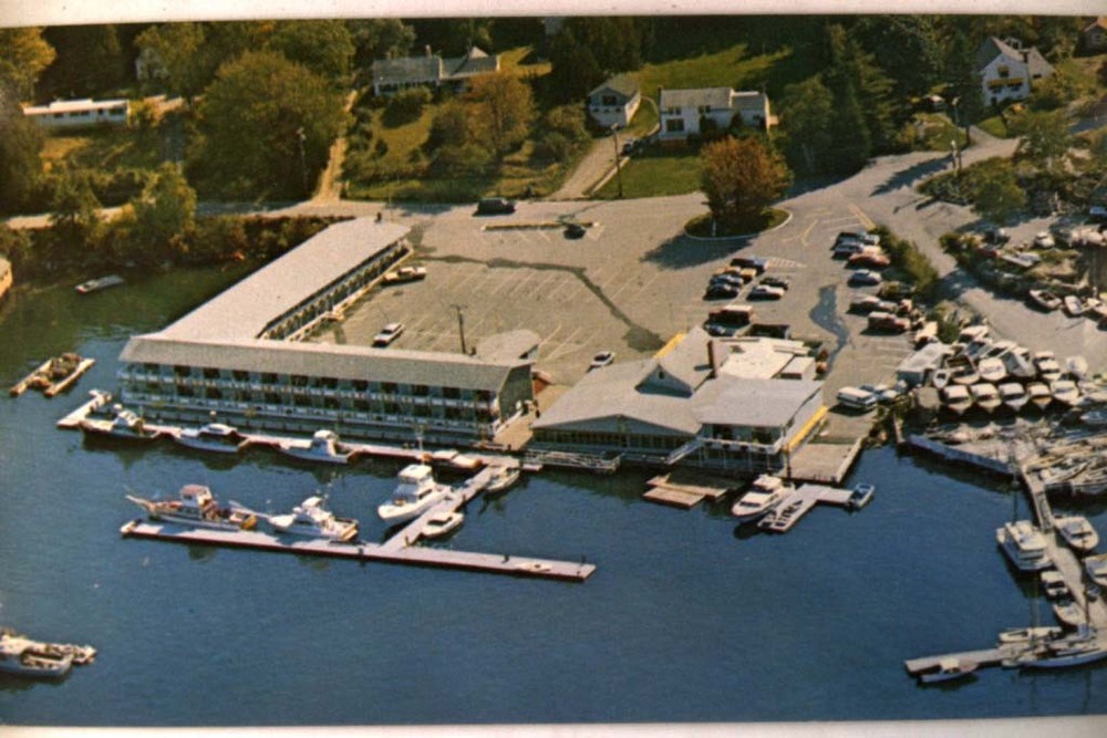 Unused pre-1980 RESTAURANT & MARINA & MOTEL Boothbay Harbor Maine ME card y2540