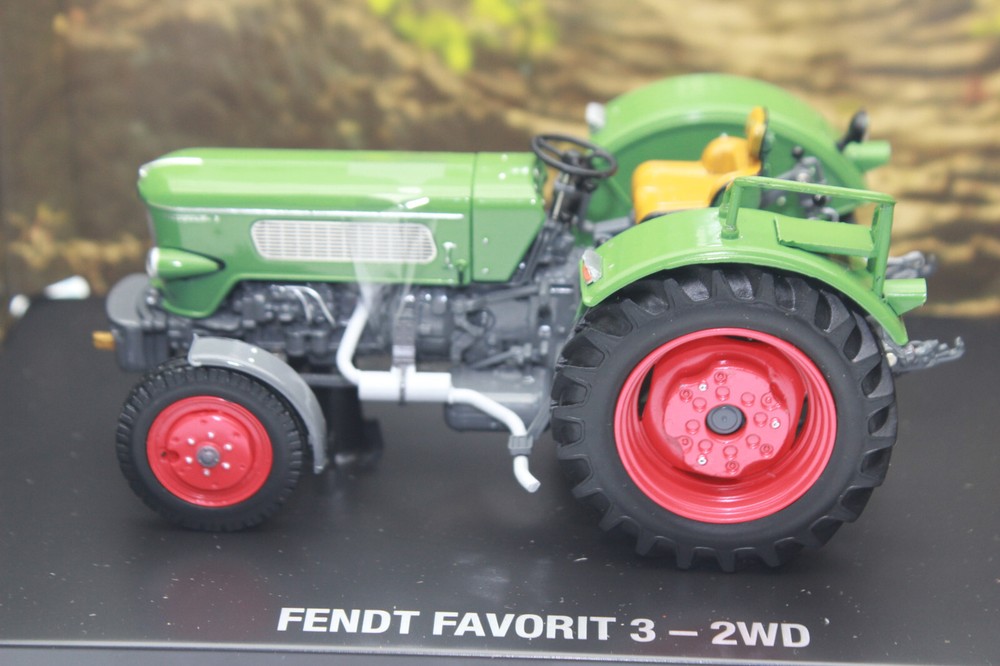 Ros 951914 Fendt Favorit 3 2Wd Tractor 1:32 New Ovp