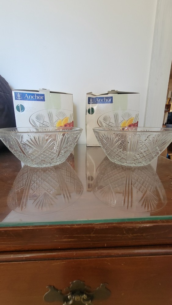 8.5-inch Anchor Hocking Star Flower Pressed Glass Scalloped Fruit Serving Bowl