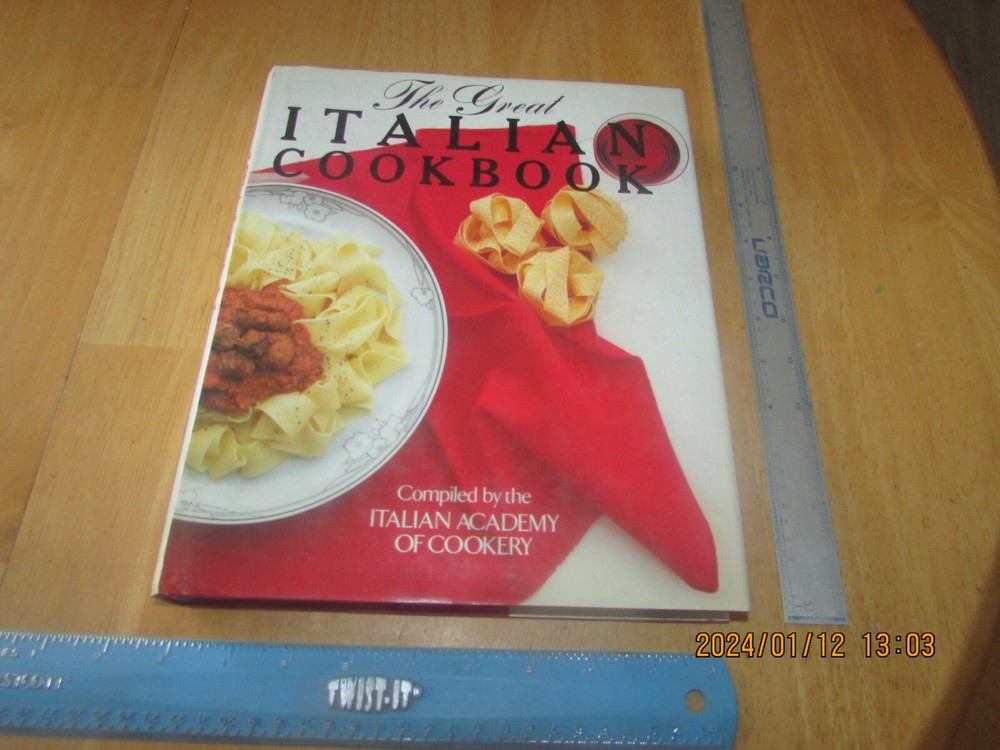 Authentic Italian Cookbook by Italian Academy of Cookery 1987 Hardcover-image