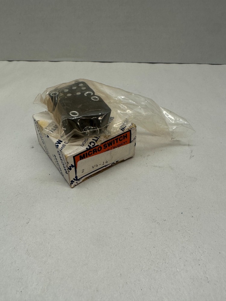 Lot of 2 MICRO SWITCH V4-14 250VAC 5A NSNP