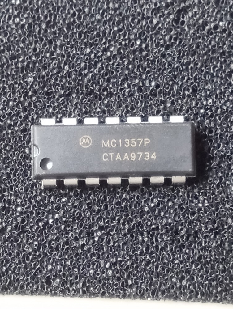 MC1357P Motorola Amplifier 14 Pin Dip (2 pieces)
