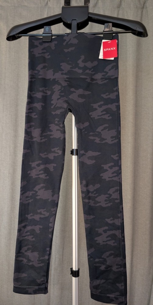 SPANX Look At Me Now Seamless Leggings Black Camo Women’s Medium NWT
