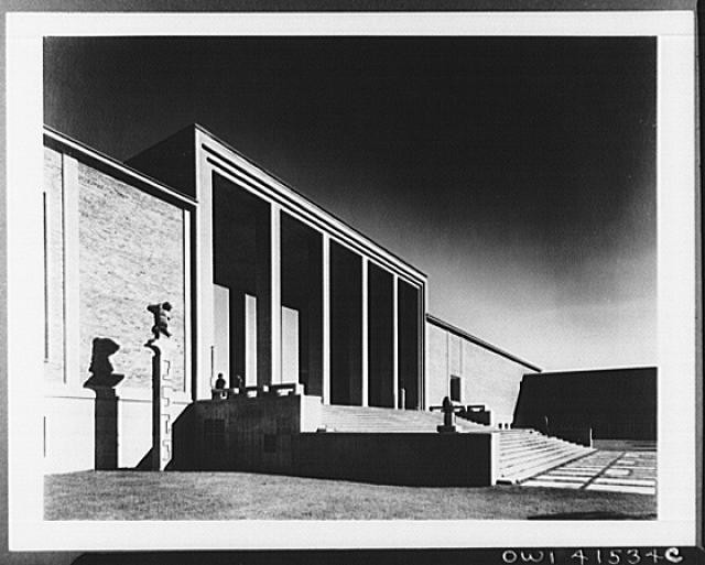 Photo:Modernist Building 1930s 1940s Art Deco Architecture Exterior