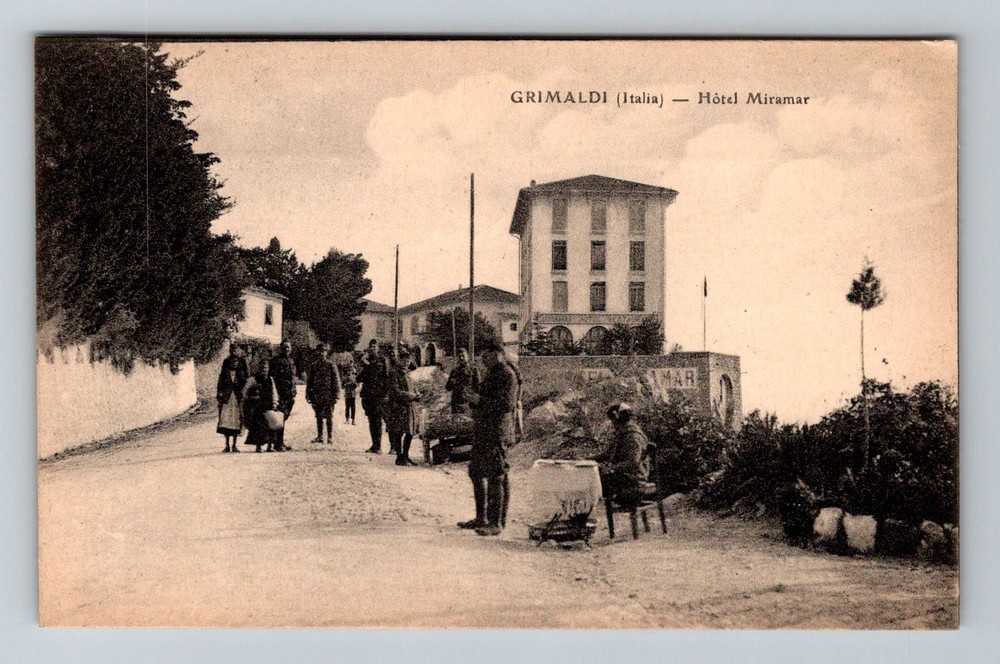 Italy- Grimaldi Hotel Miramar Street Scene Postal Old Card View Vintage Postcard