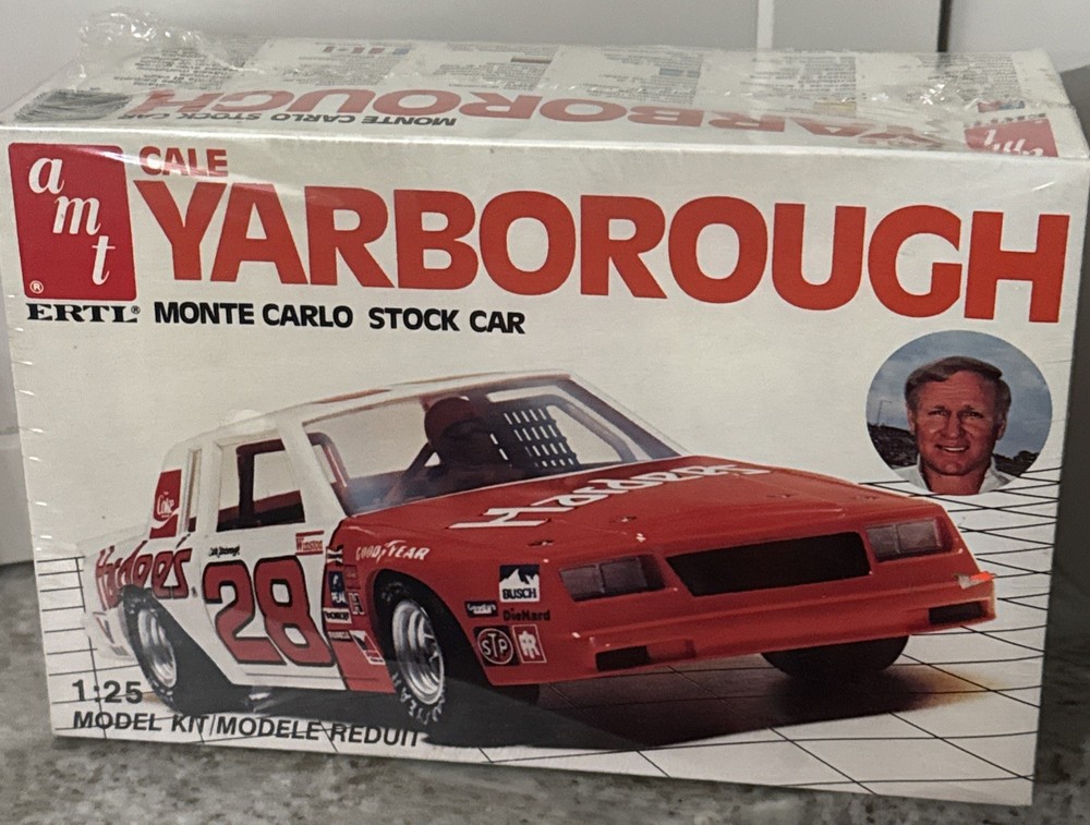 Vintage AMT 1/25 Hardee's Cale Yarborough Monte Carlo Stock Car Kit 8045