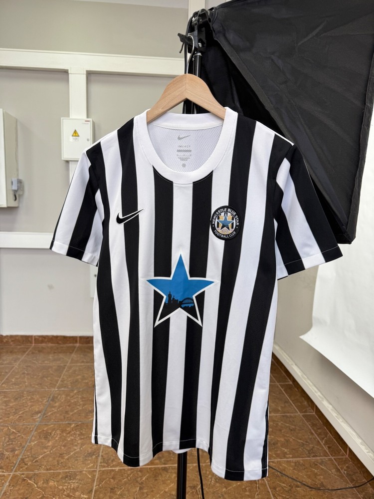 🏴󠁧󠁢󠁥󠁮󠁧󠁿 Nike 2018 NewCastle United Blue Star Shirt Football Jersey size M