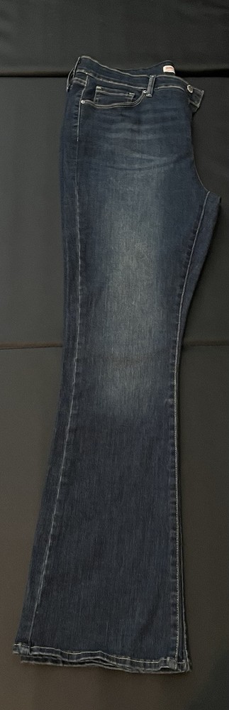 Woman’s Jeans - Signature Levi Strauss- Shaping Mid rise Bootcut -size 14W- 32 L