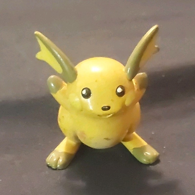TOMY Raichu Pokémon Plastic Figurine Anime & Manga Fantasy Collectible