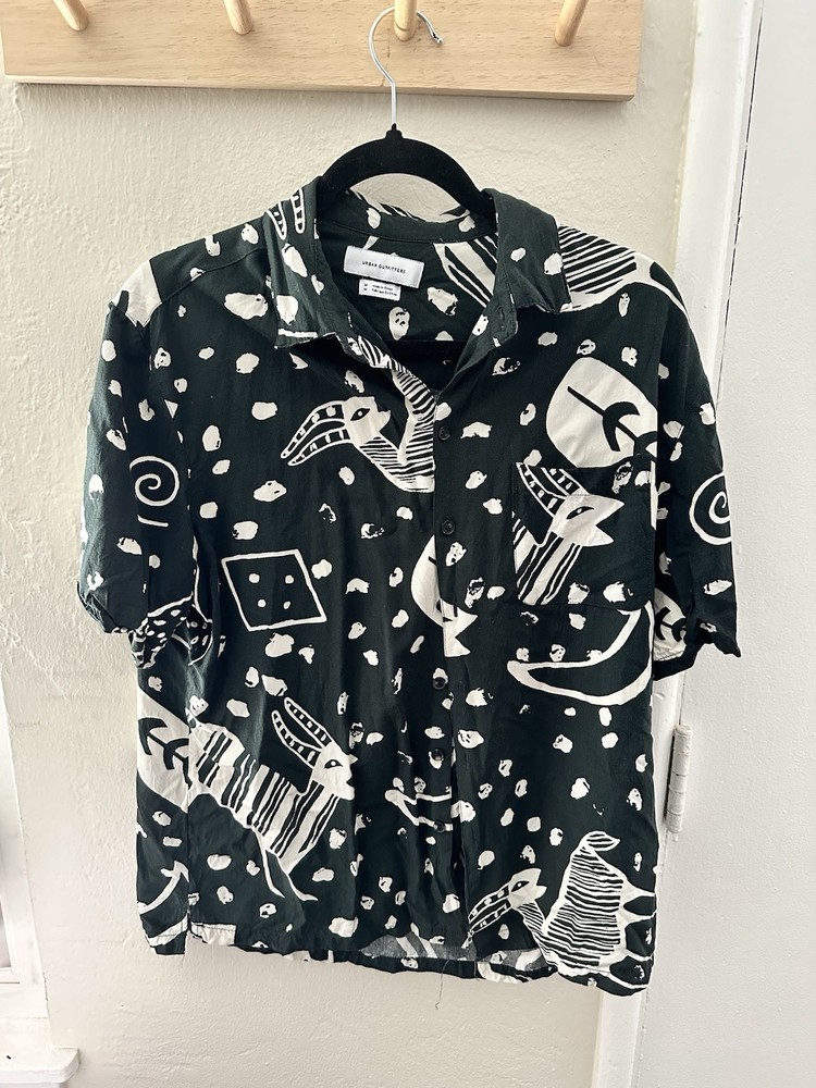 Urban Outfitters Men's Black/White Graphic Short Sleeve Button-Up Shirt M