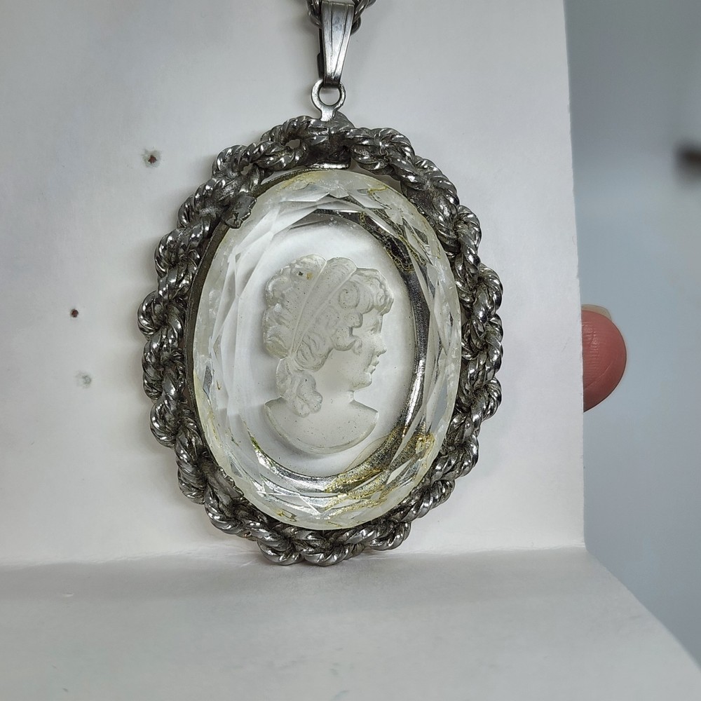 Vintage Glass Cameo Portrait Pendant Necklace