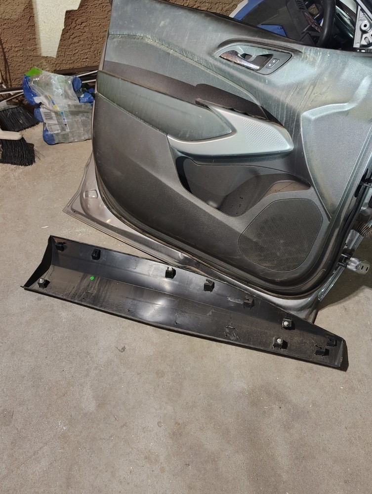 2024 CHEVROLET TRAX FRONT LEFT DRIVER SIDE INTERIOR DOOR PANEL TRIM OEM