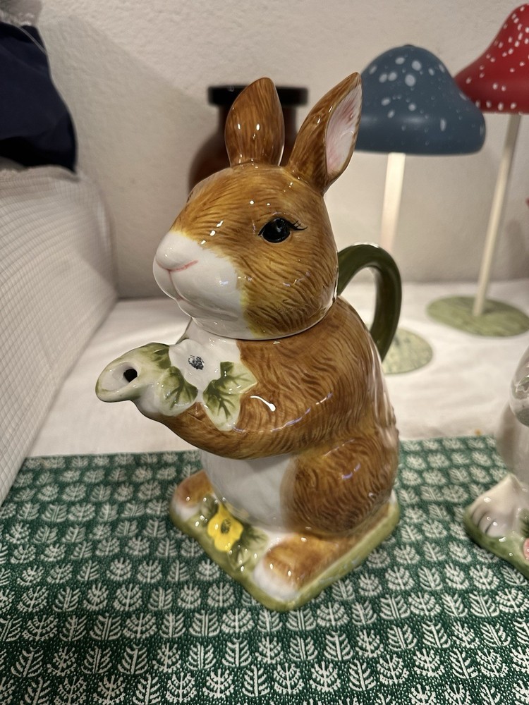 32oz Easter Meadow3D Bunny Teapot