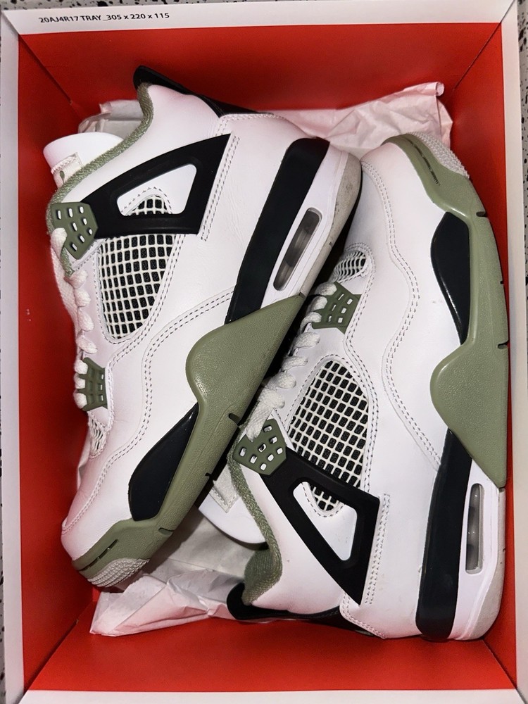 Size 7.5 - Jordan 4 Retro Mid Seafoam W