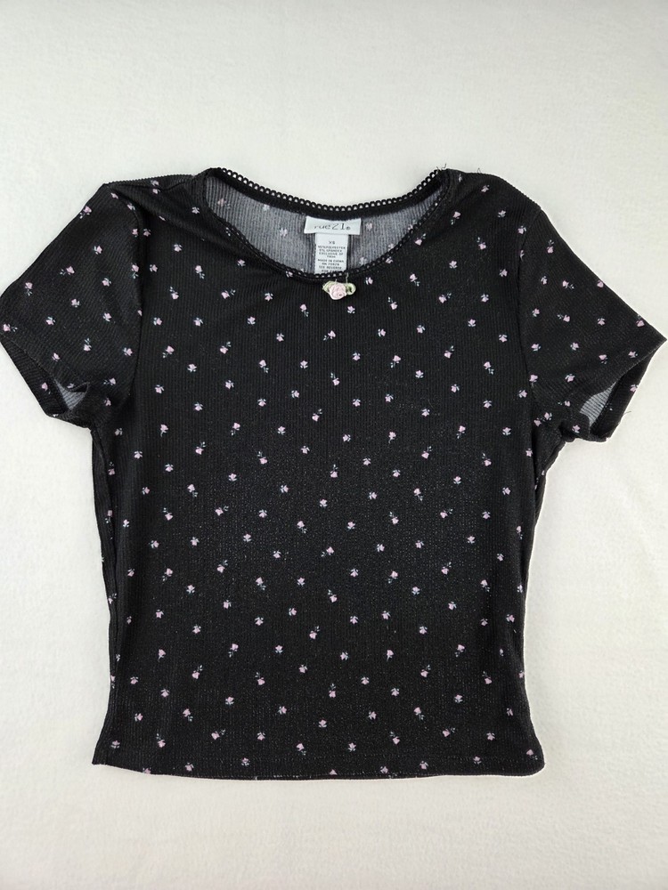 rue21 Women's Size XS Black Cropped Floral Crew Neck Short Sleeve Basic T-Shirt