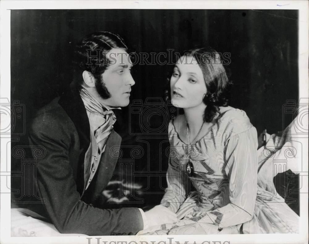 1945 Press Photo Katherine Cornell and Brian Aherne in a scene from New Revival