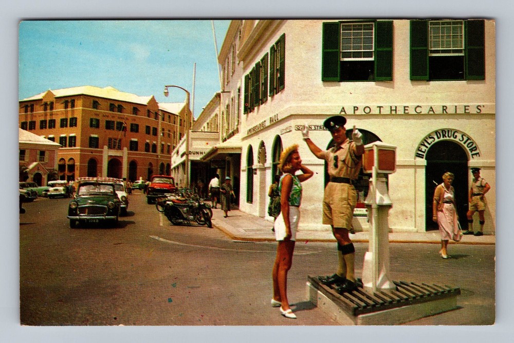 Bermuda- Hamilton Traffic Policeman At Heyl's Corner Postal PC Vintage Postcard