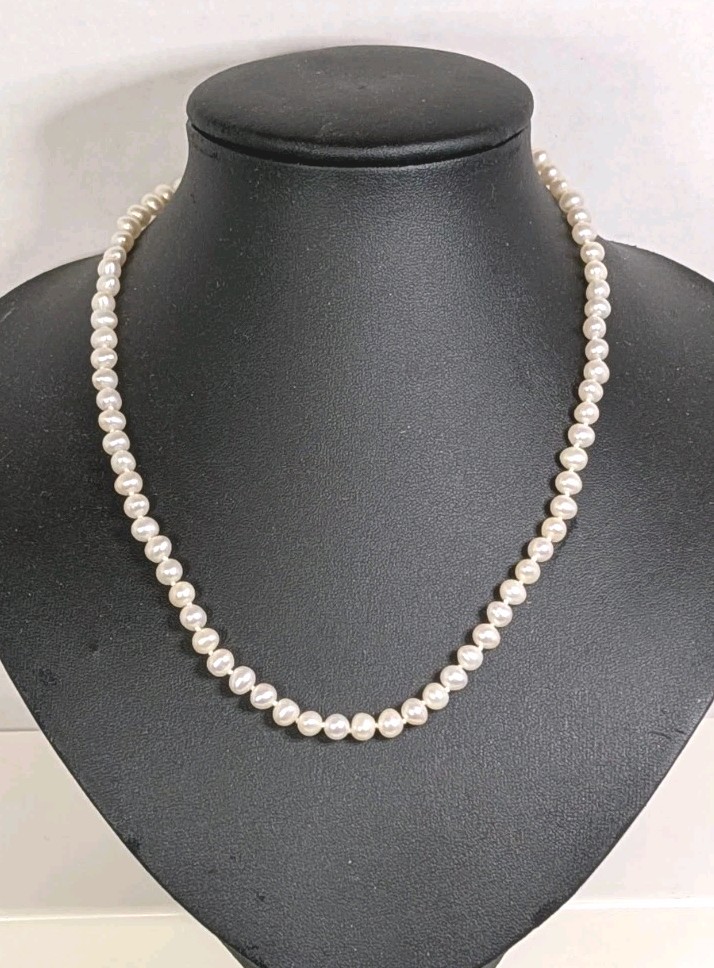 ESTATE Vintage 10k Top Quality Gold ,Authentic White Pearl Necklace 18