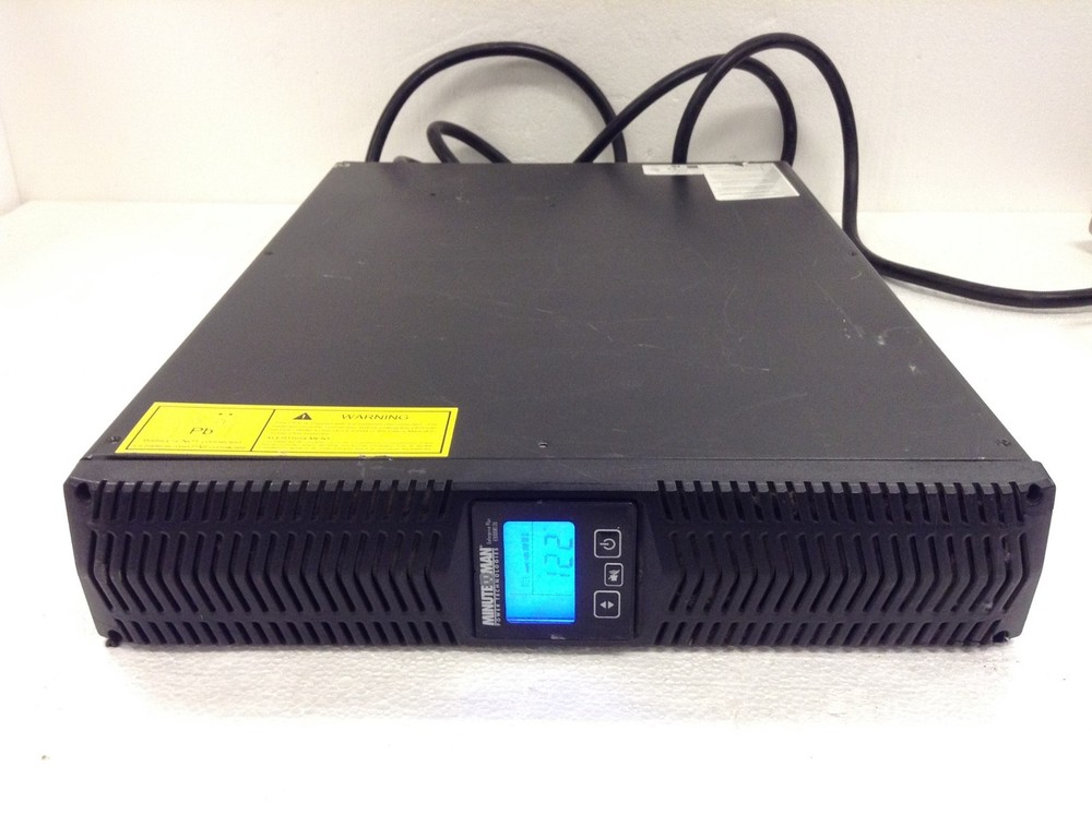 Minuteman E3000RT2U 12-Outletes UPS Rackmount 3000VA, No Batteries, WORKING
