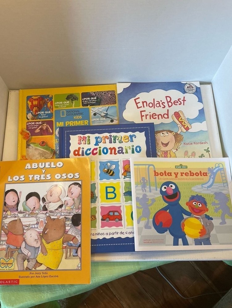 Kids Books SPANISH and English. LOT of 5. Dictionary, Sesame Street, more.