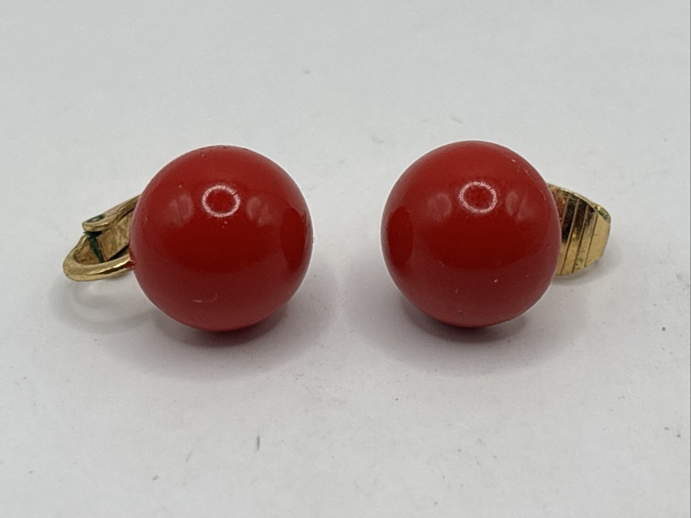 Crown Trifari Coral Iridescent Round Earrings Lucite Vintage Gold Clip On