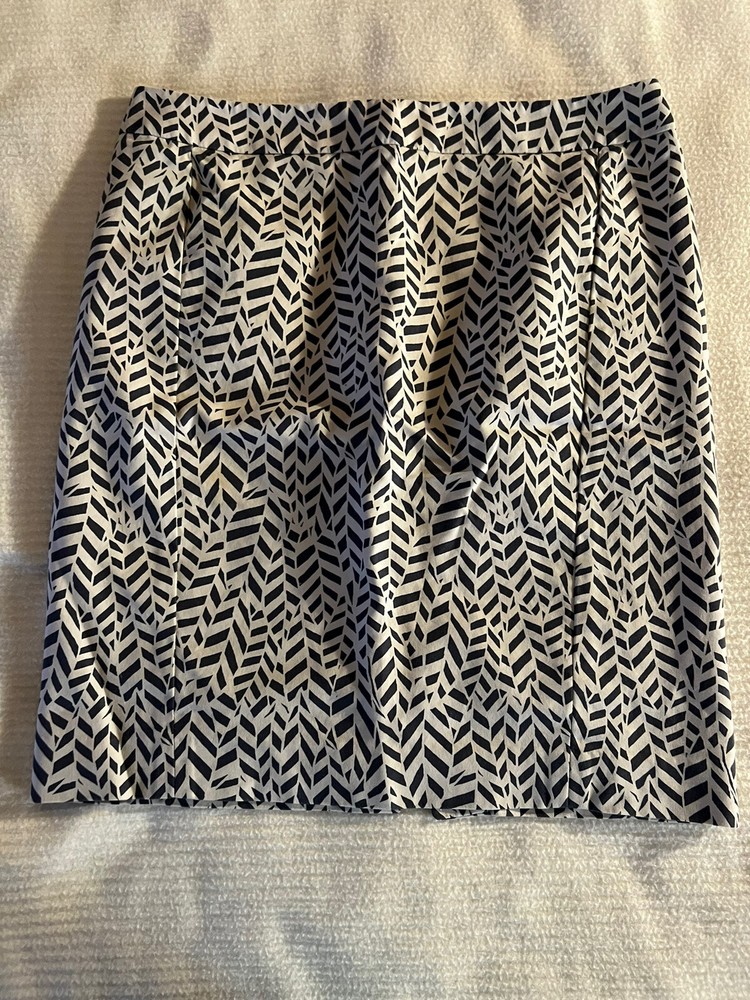 Loft Petites Abstract Print Skirt in Size 10P-image