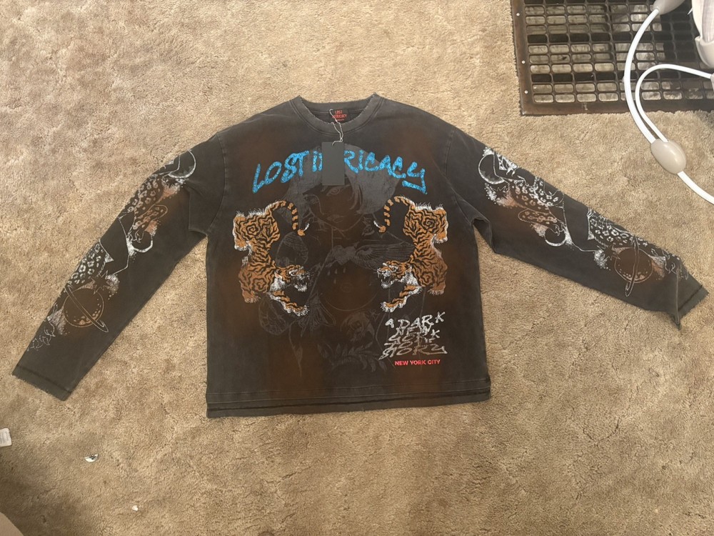 Lost intricacy NY Designer “Twin Tigers” Long Sleeve Size Medium NWT Authentic
