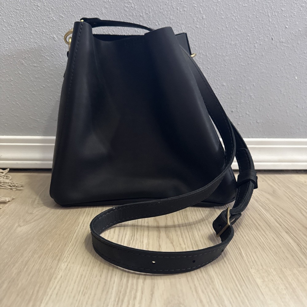 PORTLAND LEATHER CO Butterfly Bucket Bag  Crossbody  Black small
