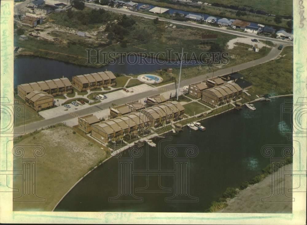 1982 Press Photo Aerial view of condominiums at North Harbor 3 near Slidell