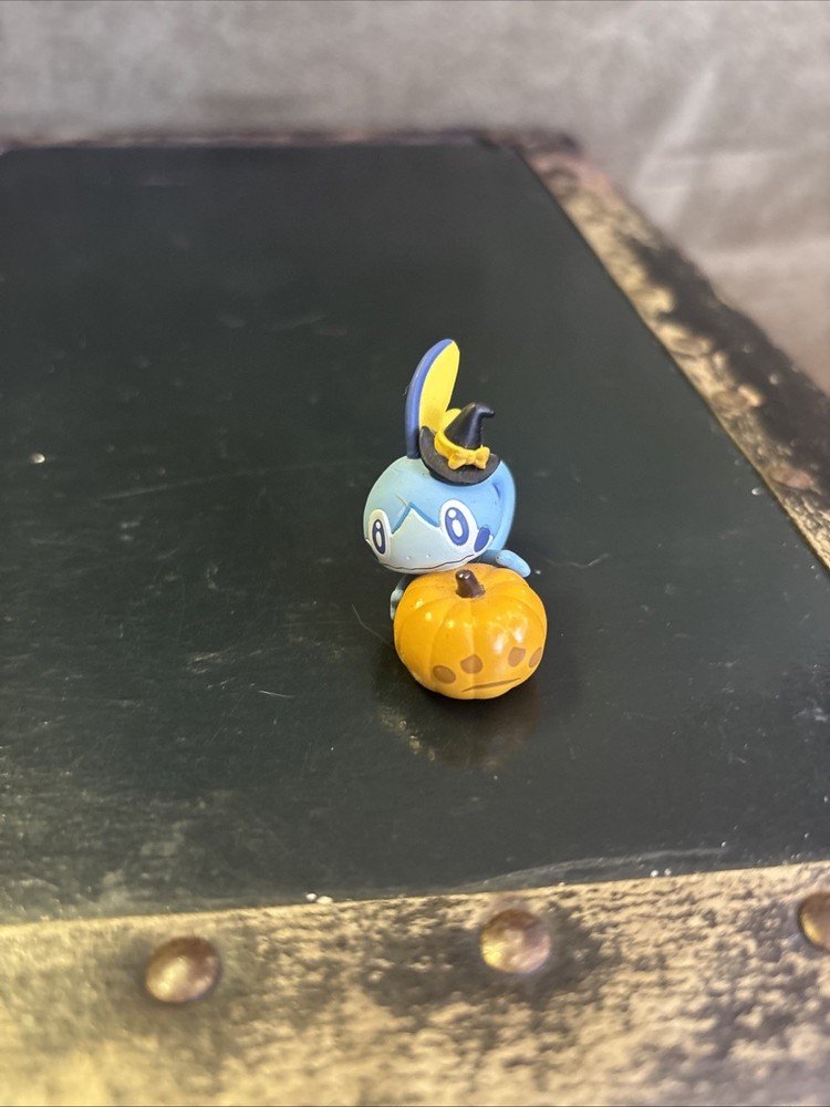 Sobble Halloween Pokemon Nintendo T-arts Gashapon Collection Figure Toy.