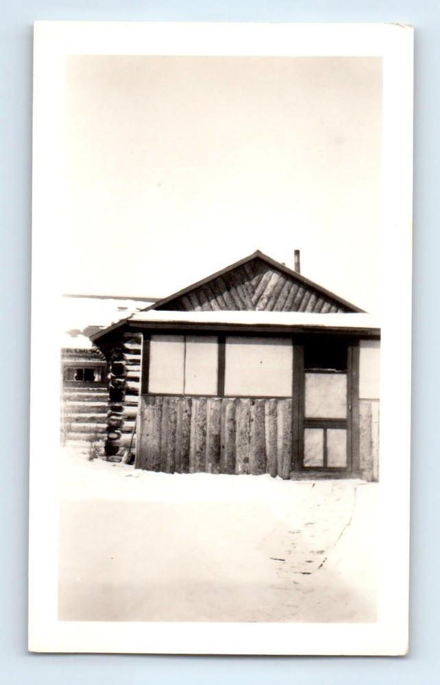 Old Vintage Photo HOUSE CABIN IN SNOW WINTER SCENE ANTIQUE SNAPSHOT PICTURE