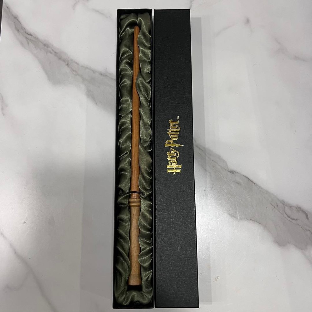 Harry Potter Wand Replica WB 20 Years Old Serial Number Included