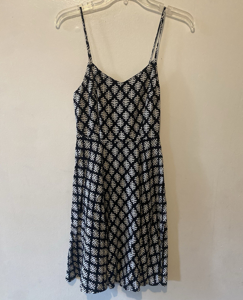 Old Navy Mini Dress Black White Floral Smocked Adjustable Strappy V-Neck XS