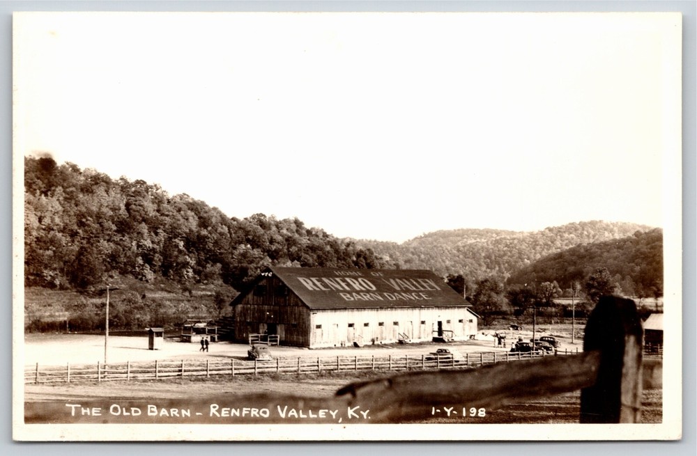 RPPC~Renfro Valley Kentucky~Exterior View Of The Old Barn~Real Photo Postcard