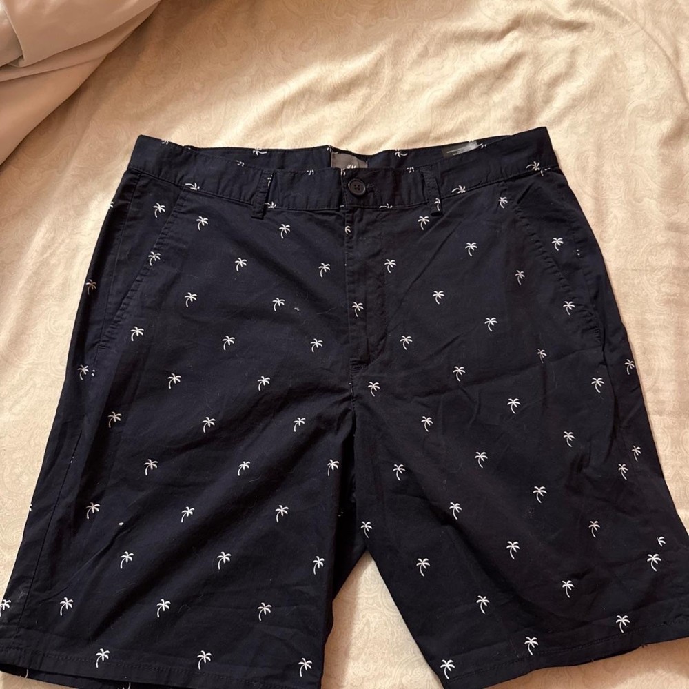 H&M Palm Tree Print Shorts Casual Summer Beach Vacation Shorts (Fits 30)
