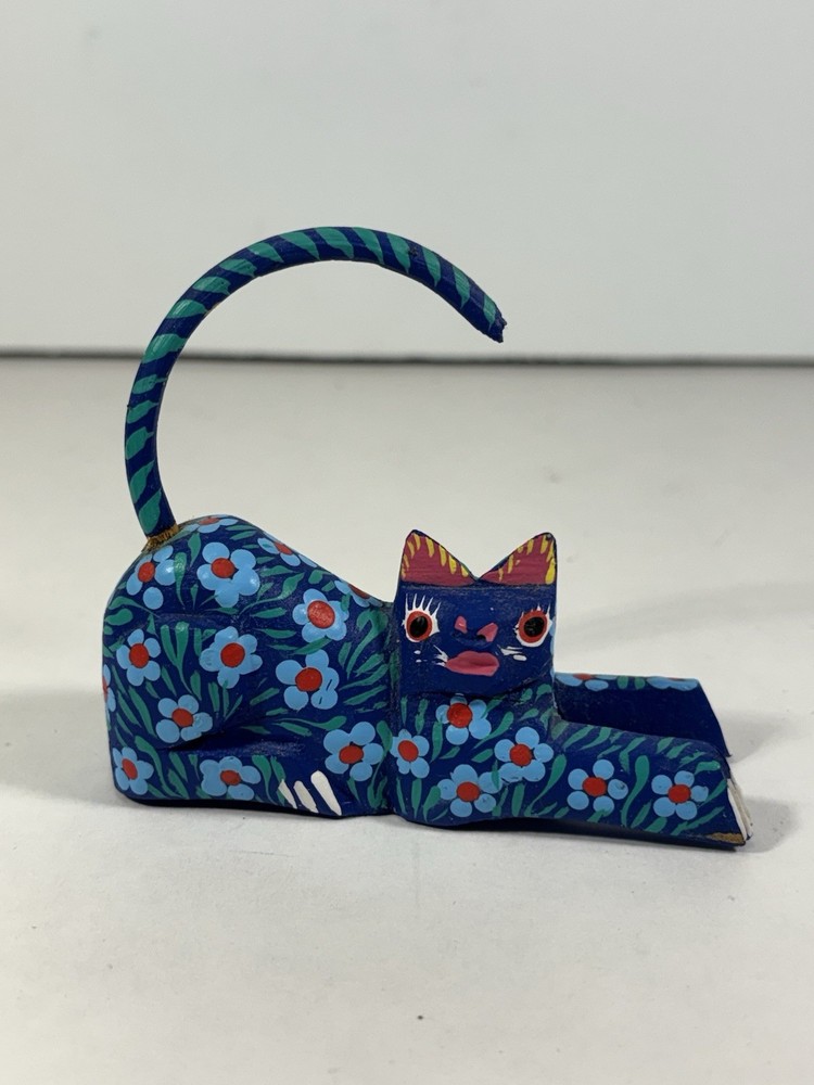 Oaxacan Alebrije Wood Cat Sculpture 3.25” Long, Unsigned MEXICO Folk Art