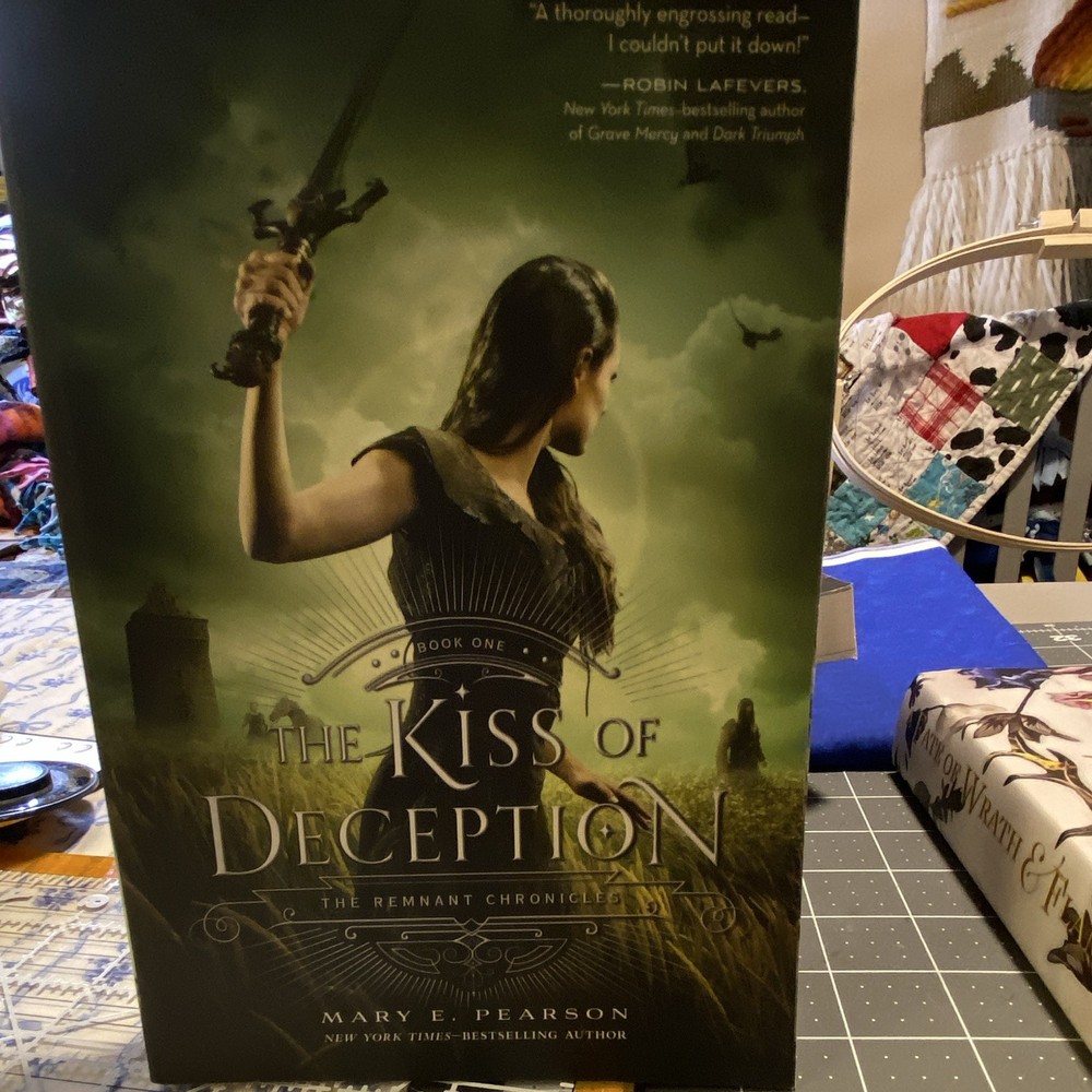 Mary E. Pearson The Kiss of Deception Remnant Chronicles Paperback English YA