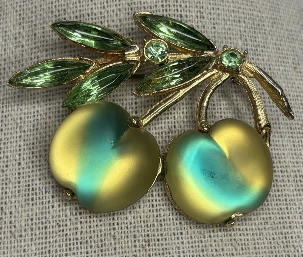Vintage Gold Tone Rhinestone Cherries Brooch Pin Frosted Berries