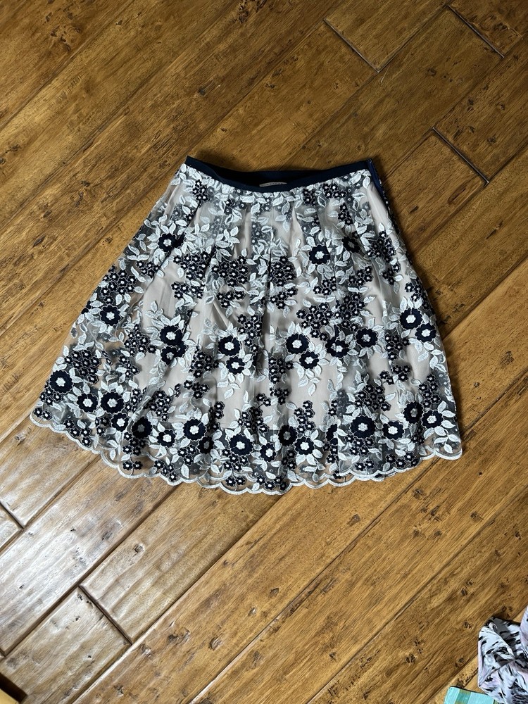 Tahari Floral Embroidered Lace A-Line Knee Skirt Black Beige Size 6 sheer