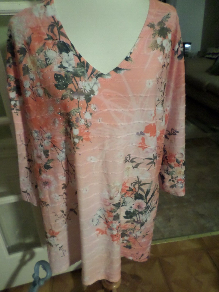 Ladies Size XXXL 22 Time and Tru Textured Rhinestone Embellished Floral Top