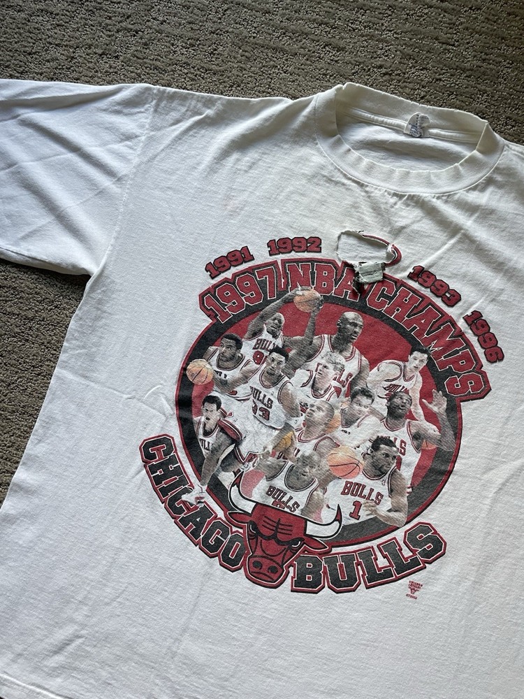 VIntage Starter Chicago Bulls Shirt Mens Large White 1997 NBA Champs NBA Finals