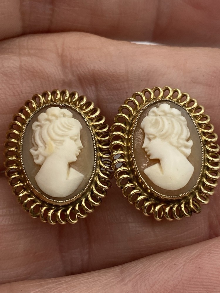 Vintage Signed 1/20 12k G.F. Gold Filled Carved Shell Cameo Screw Back Earrings