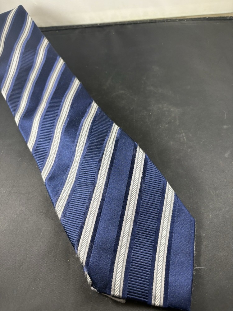 White And Blue Striped 100% Silk Tie From The Donald Trump Signature Collection