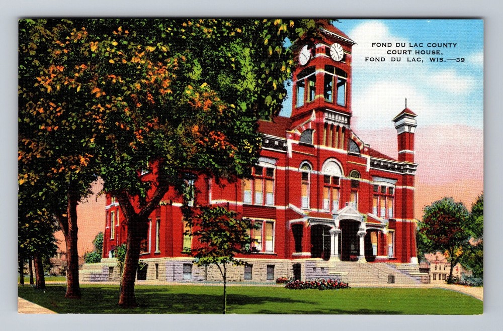 Fond Du Lac WI- Wisconsin Fond Du Lac County Court House Vintage Postcard