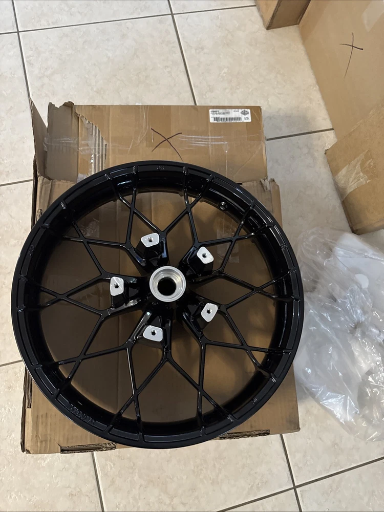 Harley Davidson Genuine Street Glide Touring Prodigy 19 Front Wheel Rim 43300673