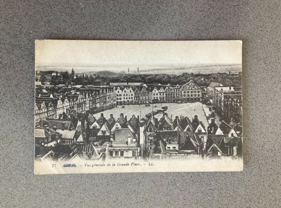 Arras Vue generale de la Grande Place Carte Postale Postcard