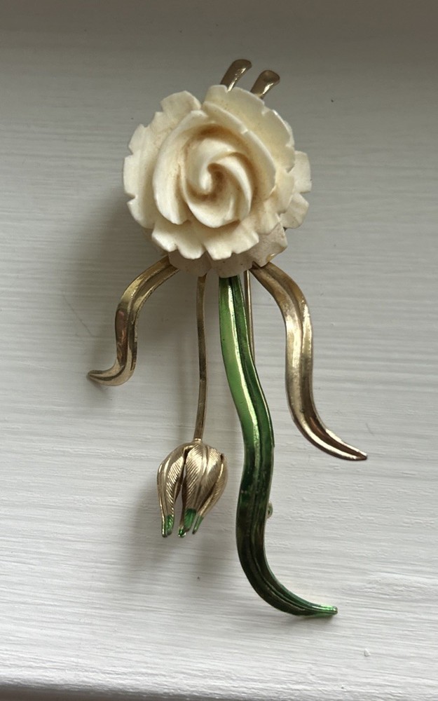 White FlowerPIN  Brooch - Vintage Gold Tone and Faux Ivory Rose Flower, Leaves