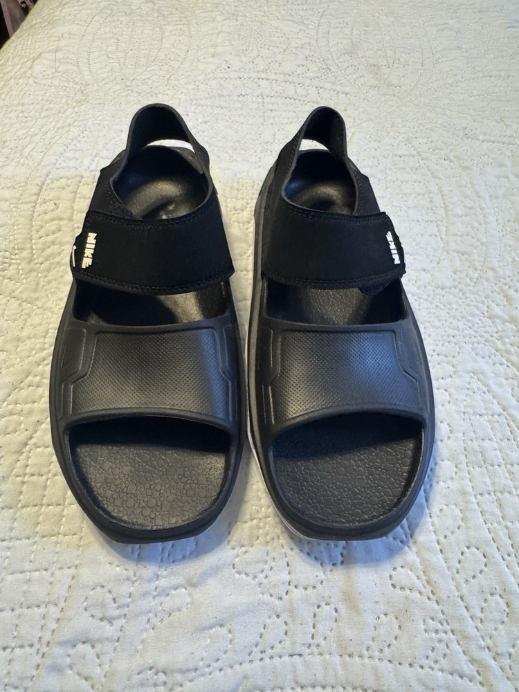 Nike Womens Size 7 Water Sandals for Swimming and Beach