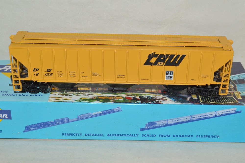 HO Athearn Bev-Bel Toledo Peoria & Western Ry PS 54' 3 bay covered hopper car